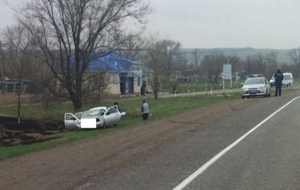 На Ставрополье водитель «Приоры» умер за рулем и врезался в бетонный блок